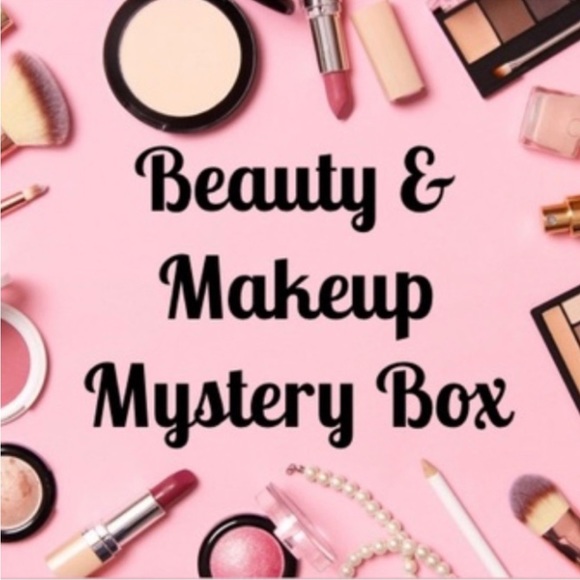 8/$35 NWT MYSTERY BEAUTY BAG💋 - Picture 2 of 12